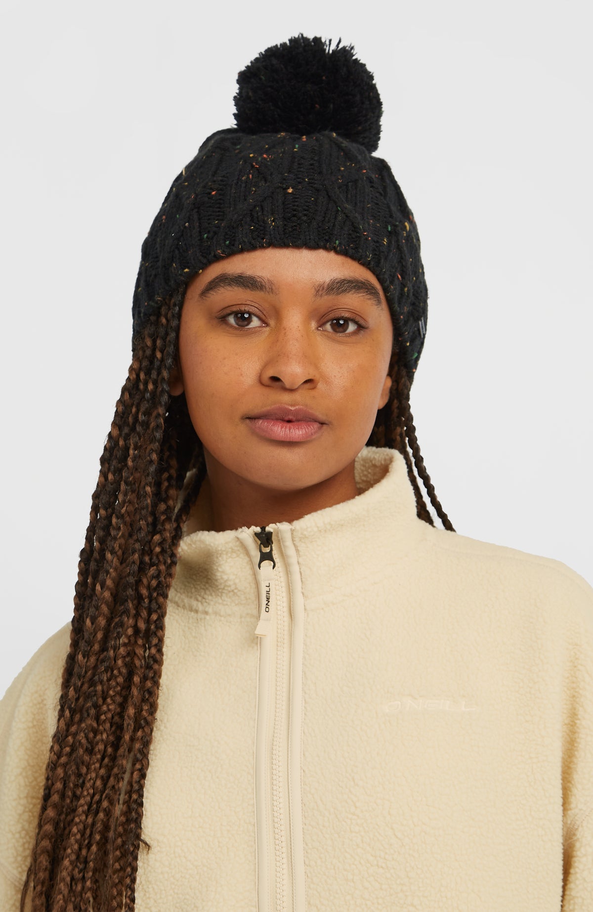 Nora muts | Black Out