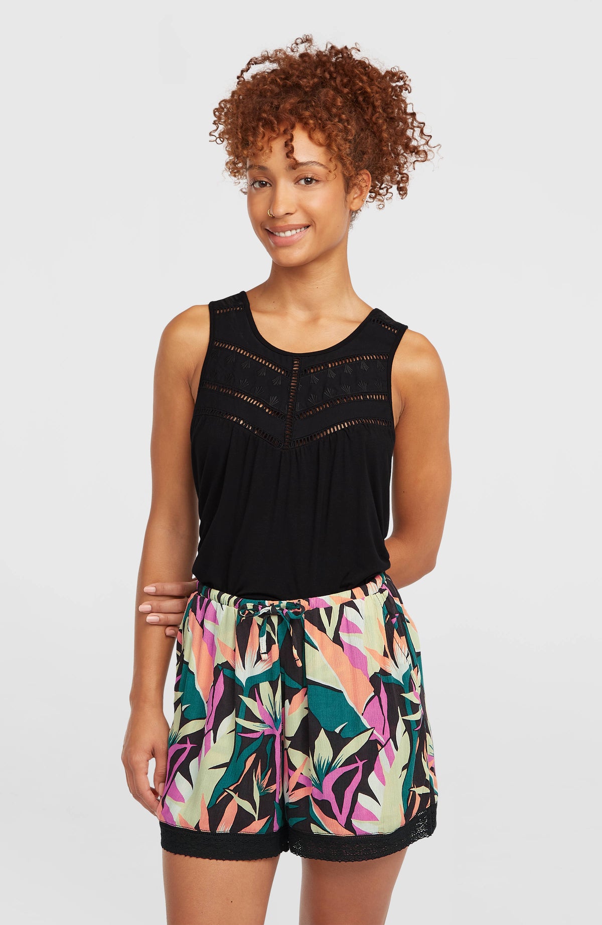 Essentials Tokeena short | Black Wmns Tropicana