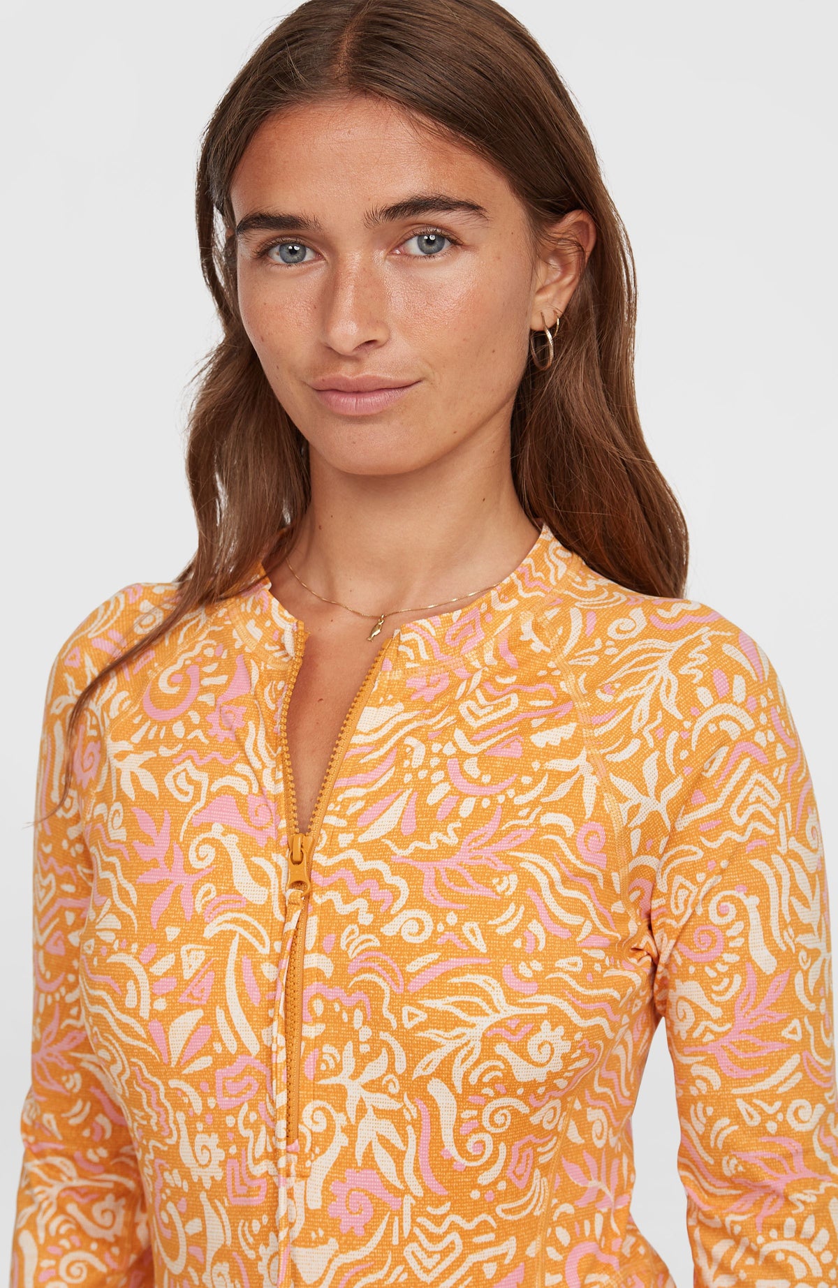 Women of the Wave surfbadpak met lange mouwen | Orange Abstract Wave