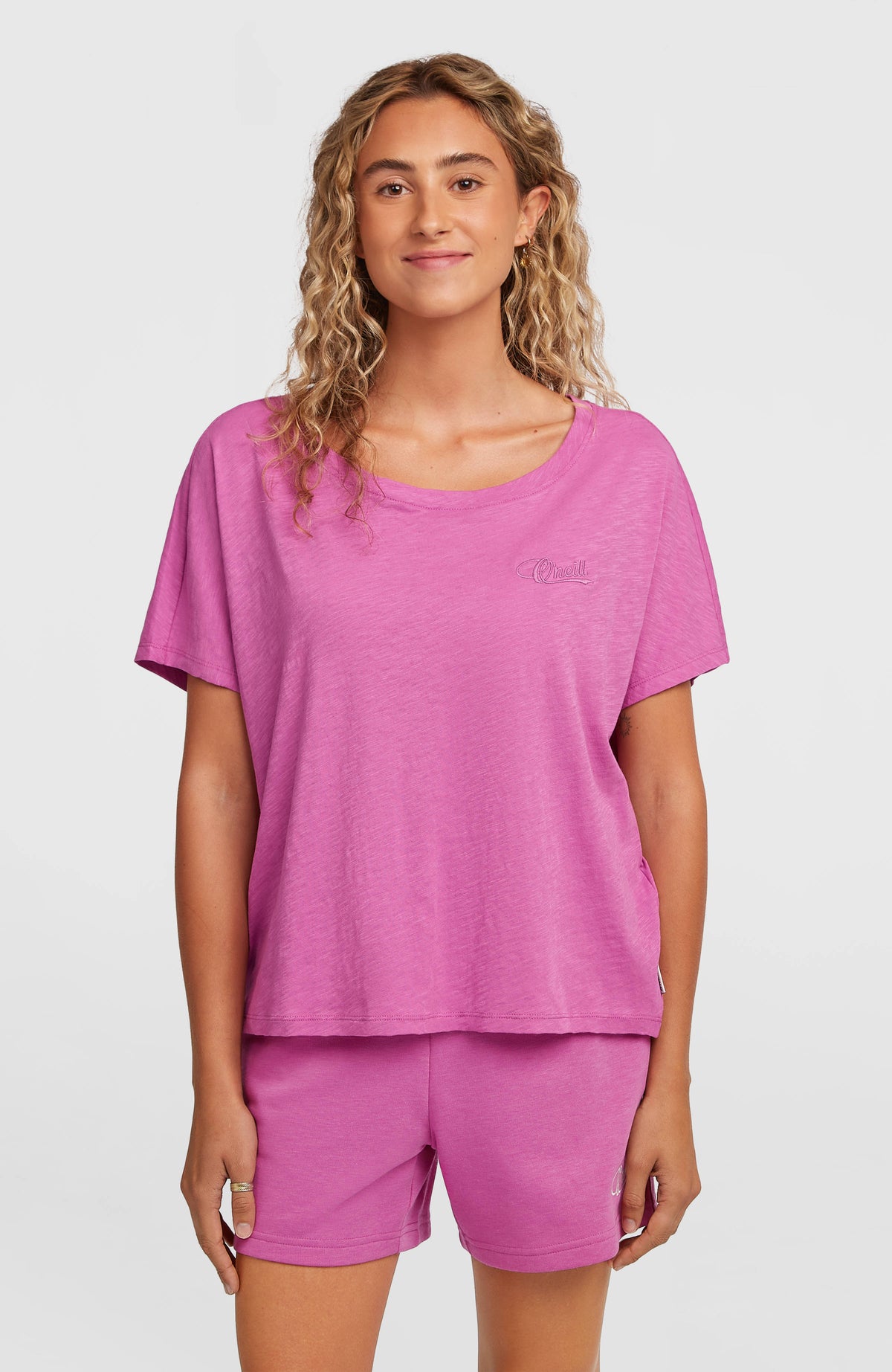 Essentials O'Neill Script Scoop Neck T-shirt | Electric Fuschia
