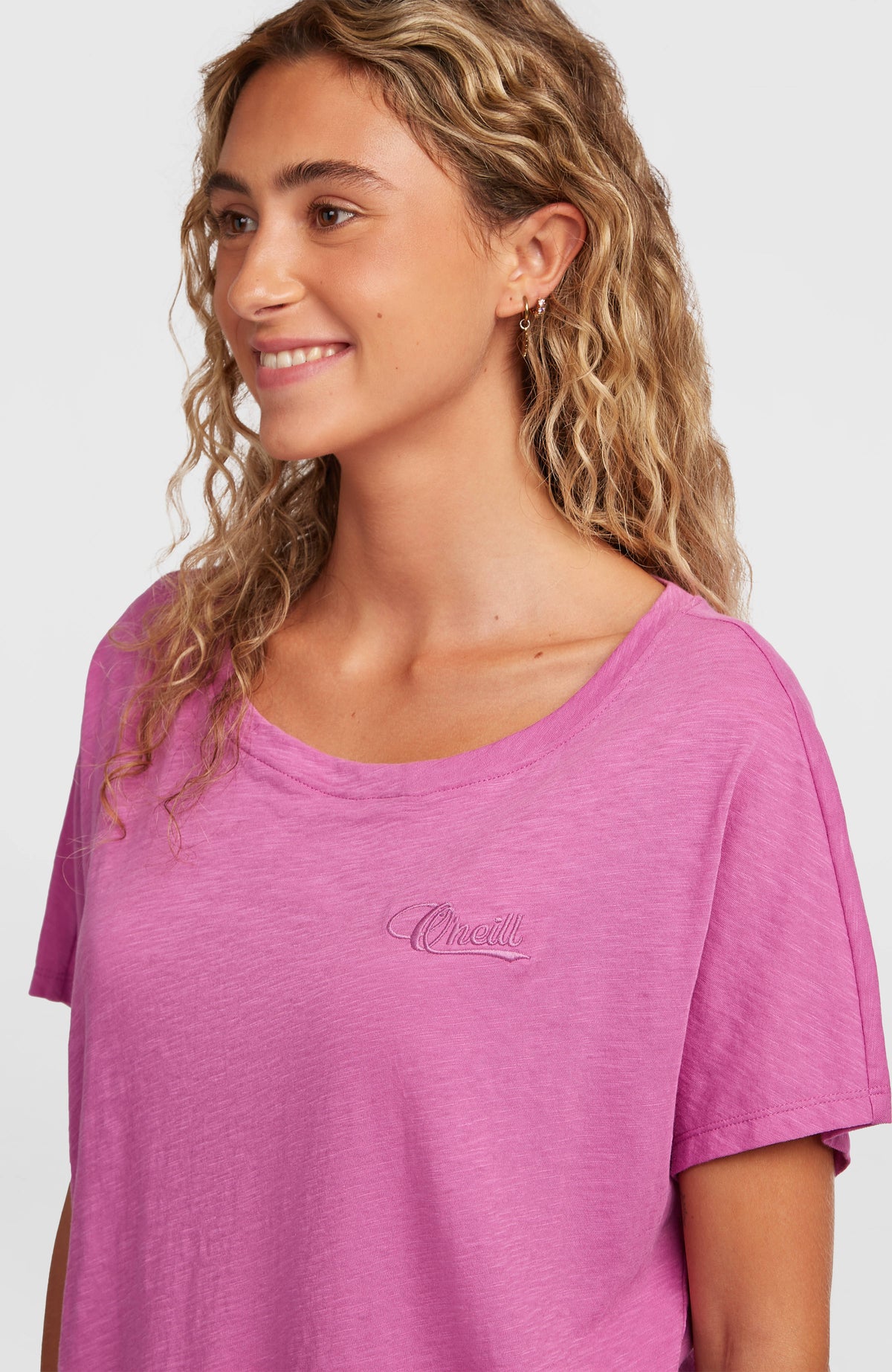 Essentials O'Neill Script Scoop Neck T-shirt | Electric Fuschia