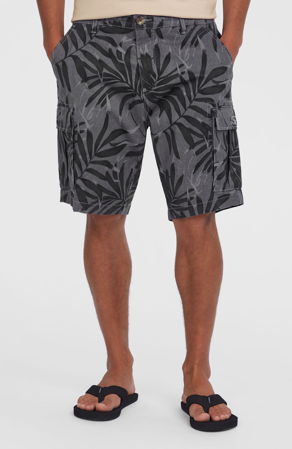 Essentials cargoshort | Black Dipped Leaves
