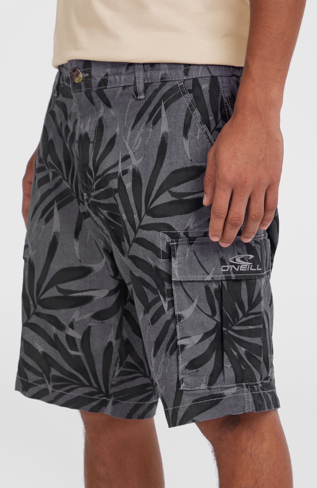 Essentials cargoshort | Black Dipped Leaves