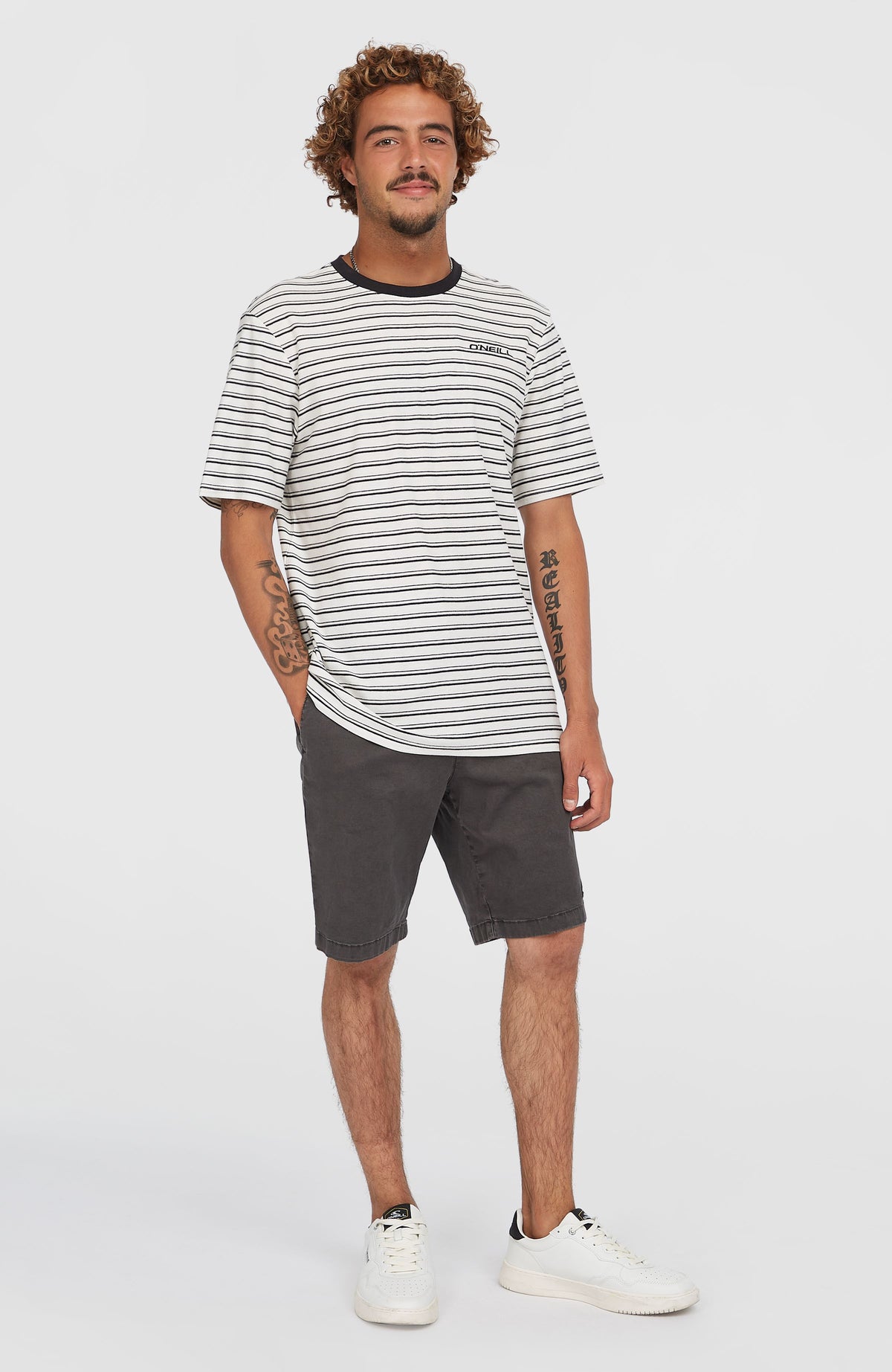 Essentials chinoshort | Raven