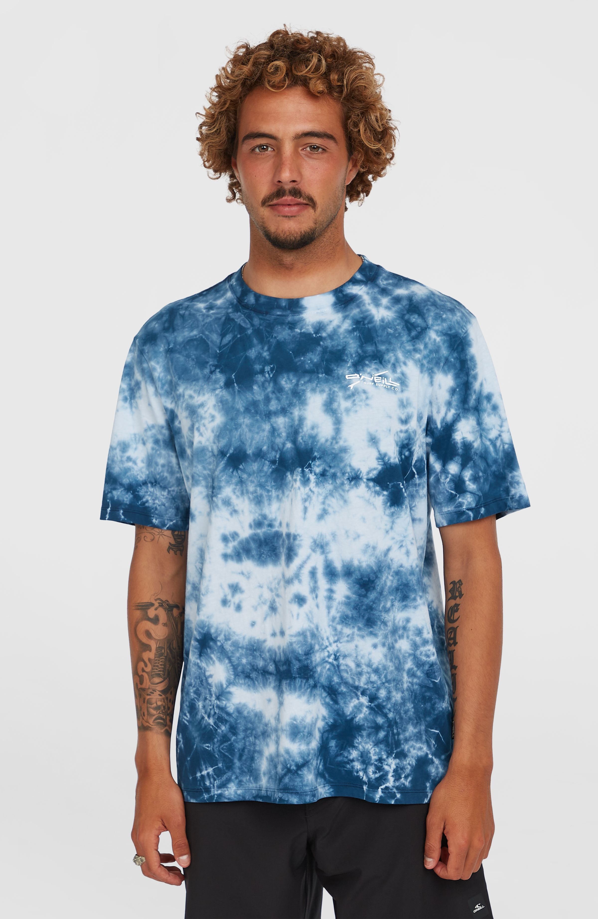 nike sportswear premium essentials men's tie dye t shirt