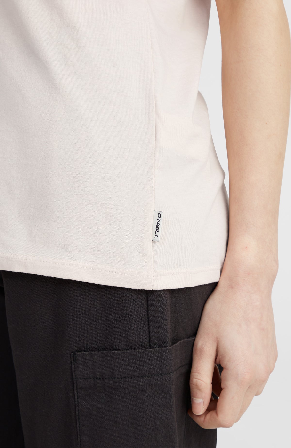 T-shirt Essentials met V-hals | Peach Whip