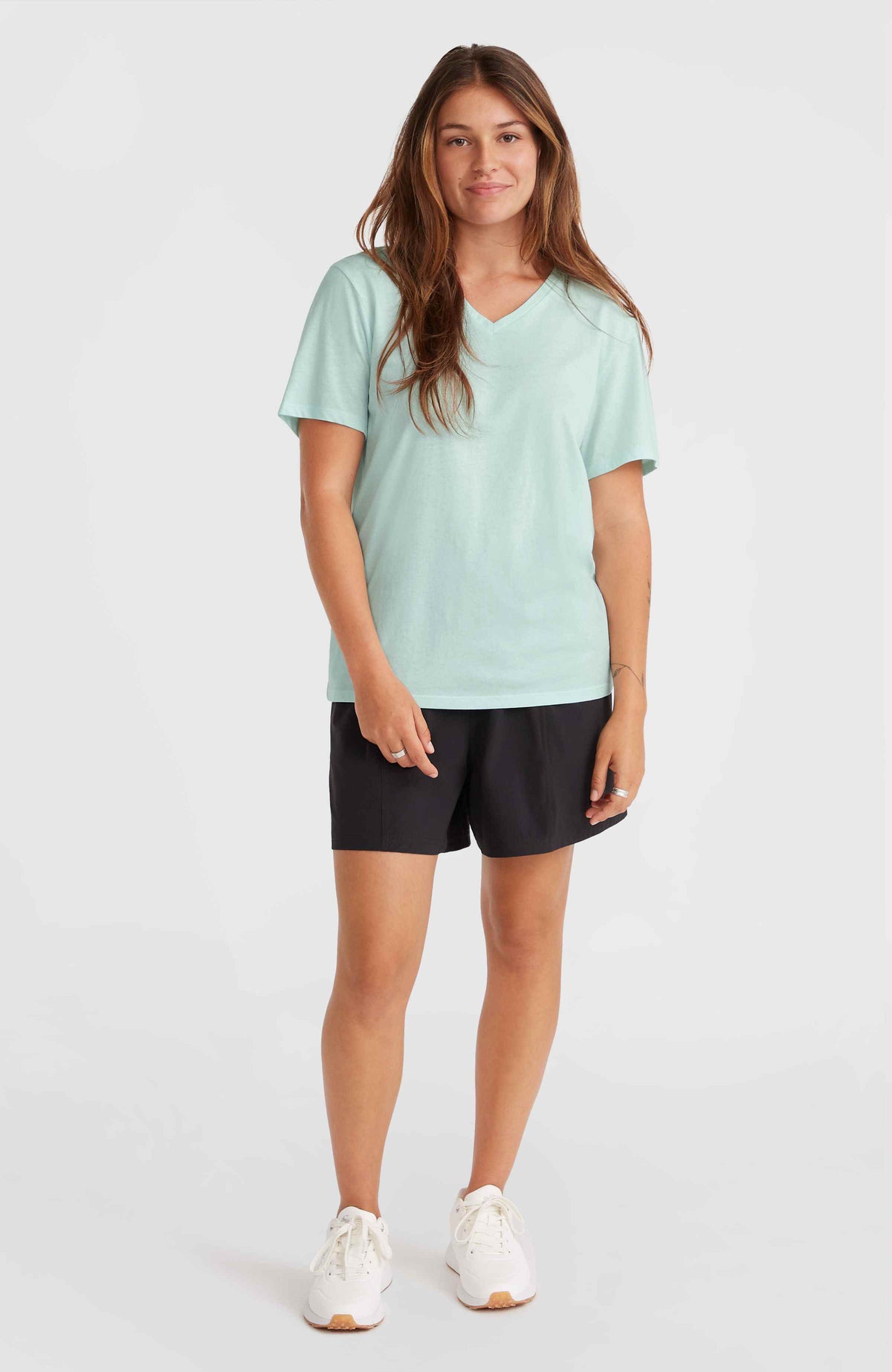 T-shirt Essentials met V-hals | Soothing Sea