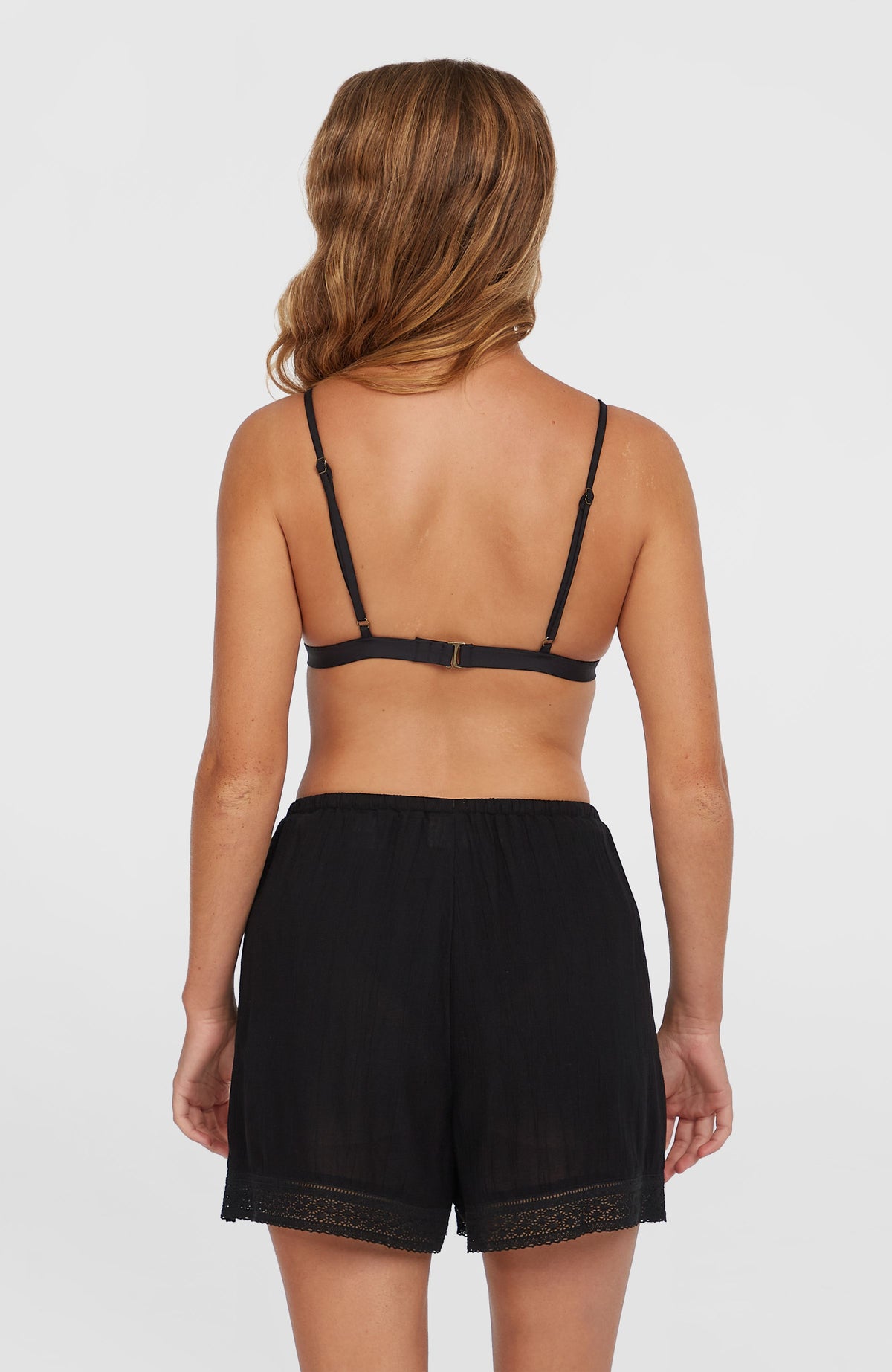 Essentials Embroidery short | Black Out