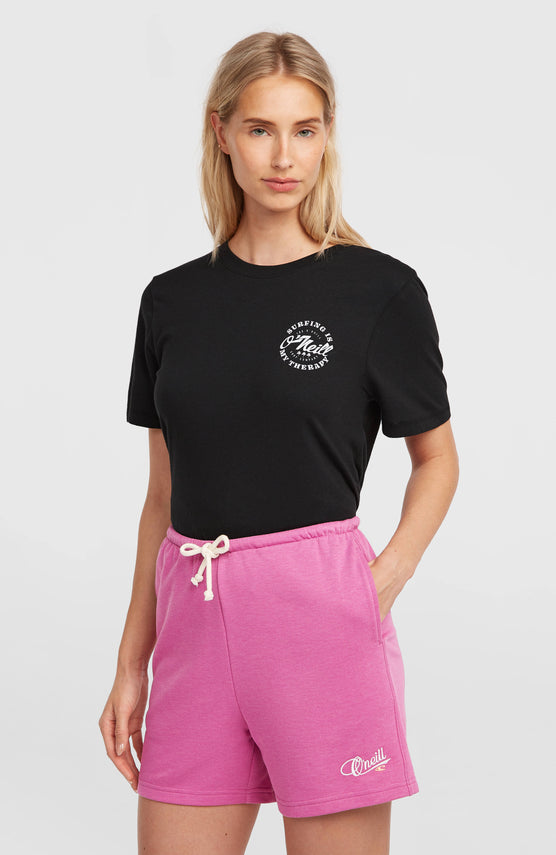 Essentials Script sweatshort | Electric Fuschia