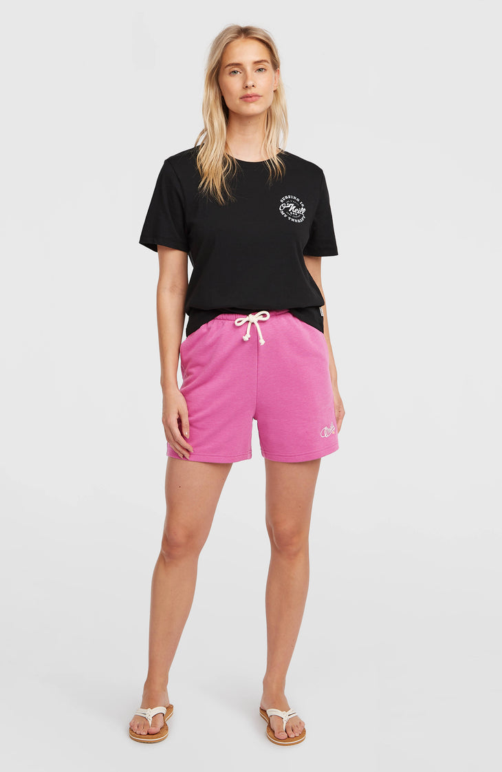 Essentials Script sweatshort | Electric Fuschia