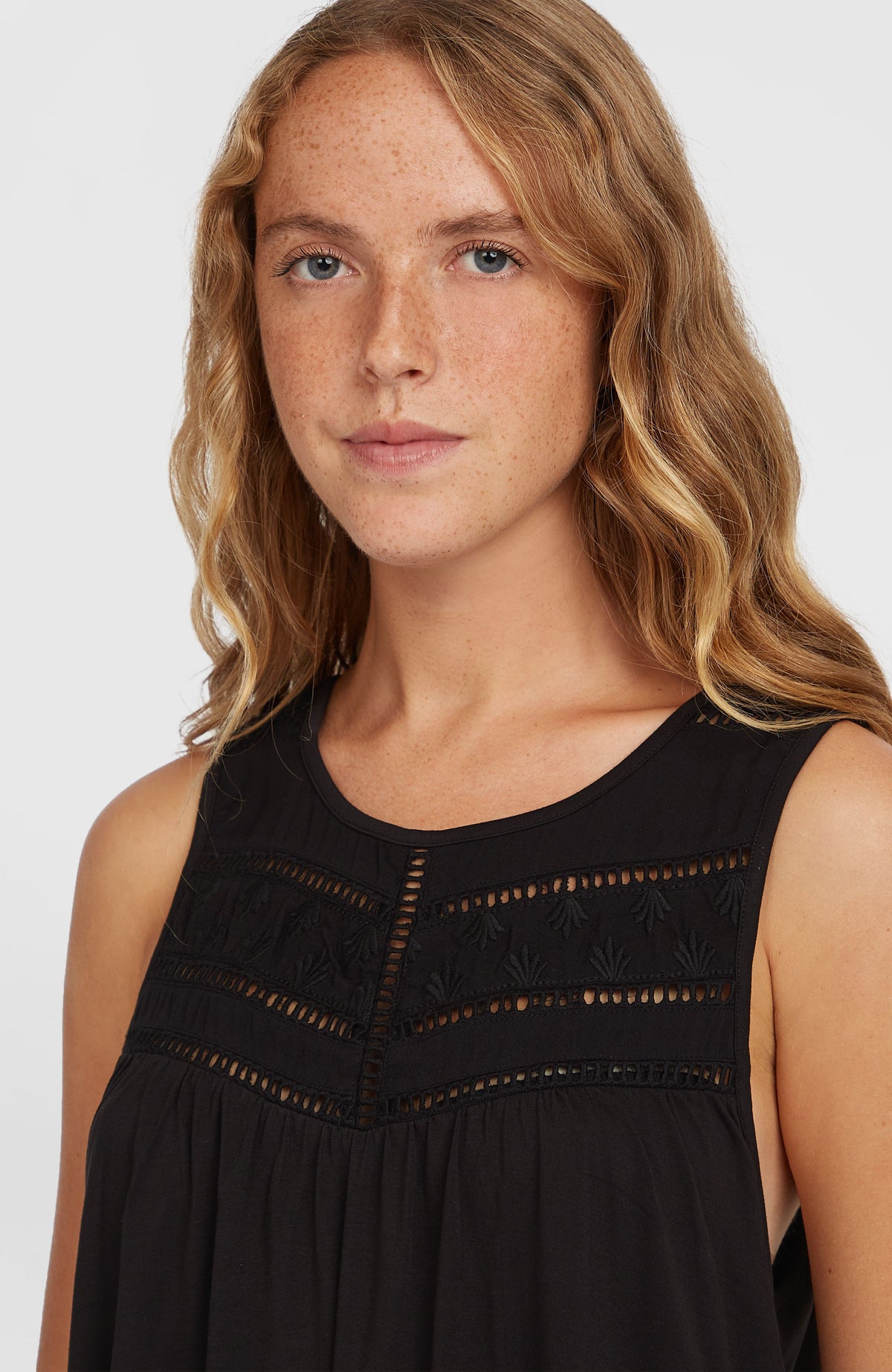 Essentials Tokeena tanktop met borduursel | Black Out