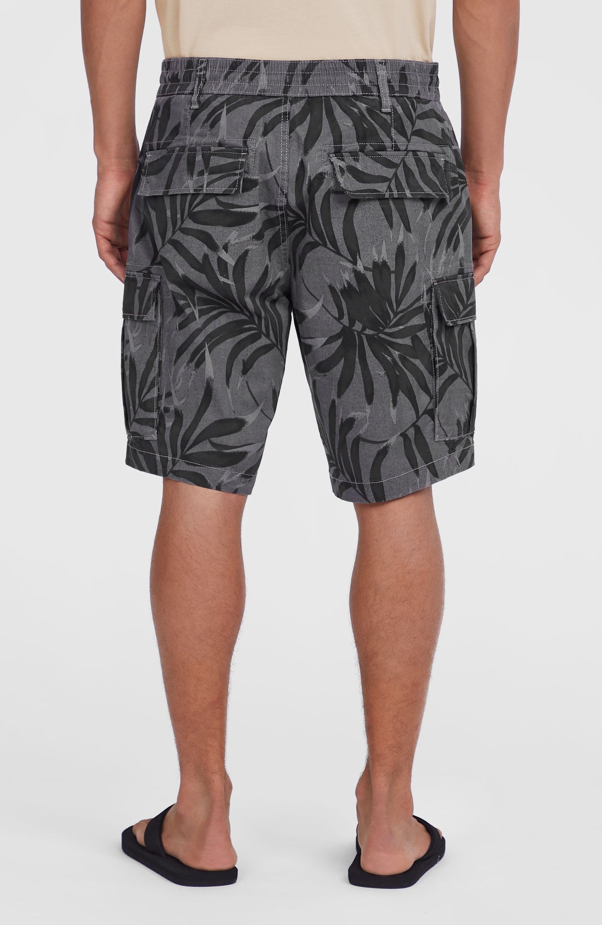 Essentials cargoshort | Black Dipped Leaves