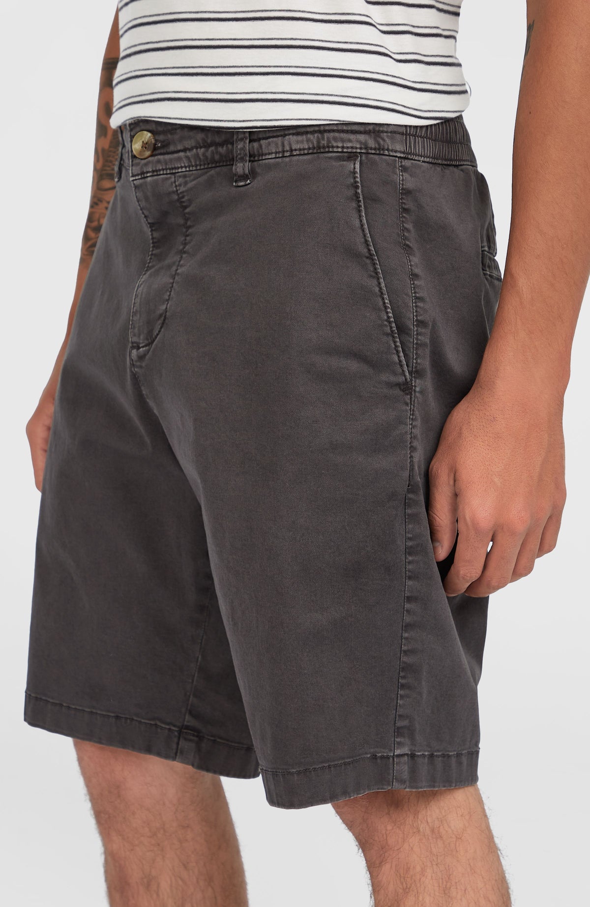 Essentials chinoshort | Raven