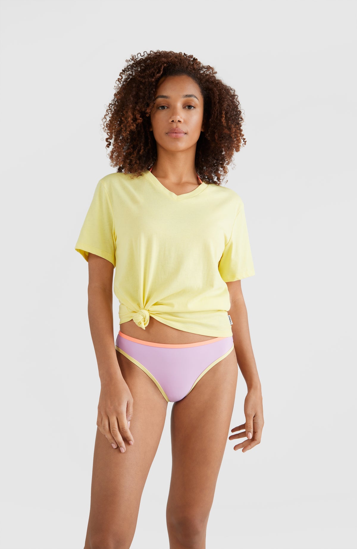 T-shirt Essentials met V-hals | Sunshine